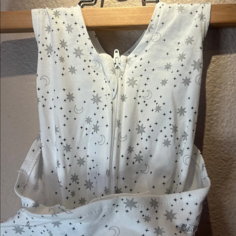 Halo SleepSack Swaddle Baby Stars Moon Pattern Size 0-3 Months